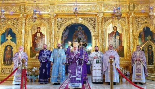 Sfințire de troiță și procesiune cu icoane la Arad