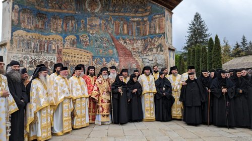 Hramul istoric al Mănăstirii Voroneț sărbătorit prin Liturghie arhierească