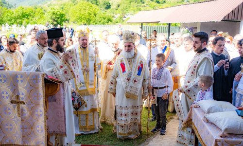 Doi ierarhi au binecuvântat lucrările de reînnoire de la Bogata, Bacău