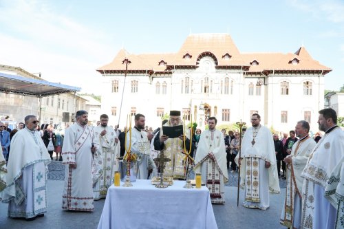 Sfințirea Bisericii „Sfântul Nicolae”-Popa Savu din municipiul Câmpulung Muscel