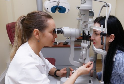 Diferența dintre miopie, hipermetropie și astigmatism