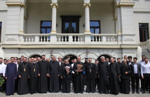 Lansarea volumului de Istorie bisericească universală la Craiova