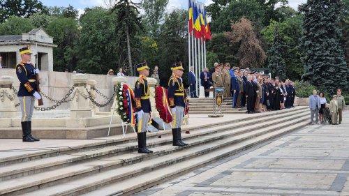 Ceremonie militară dedicată Zilei Eroilor în Parcul Carol 1