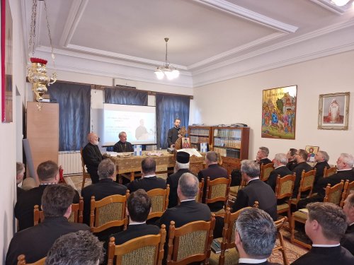 Părintele profesor Viorel Ioniță a conferențiat la Piatra Neamț