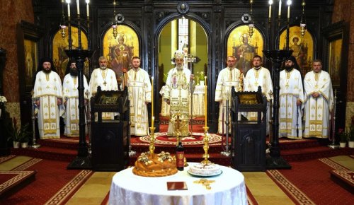 Slujire arhierească la Catedrala Arhiepiscopală din Alba Iulia