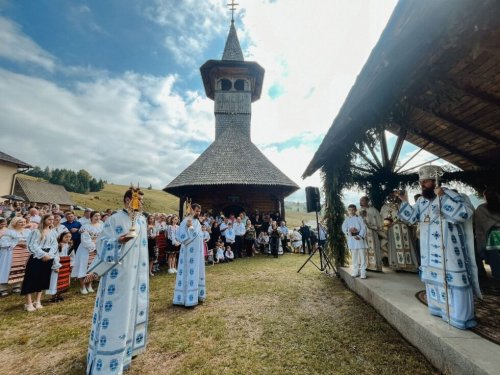 Sărbătoare la biserica de lemn din Iliuța Bozghii