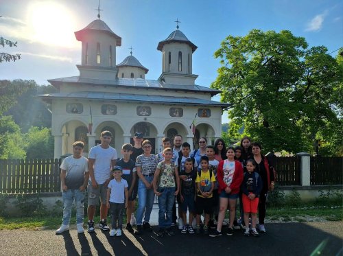 Tabere de vară la Mănăstirea Peștera din Dâmbovița