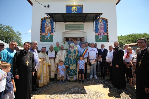 Resfințire și Liturghie arhierească în Parohia Obârșia, Gorj