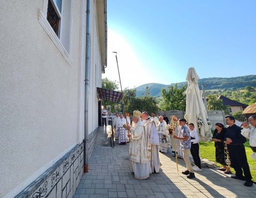 Resfințirea Bisericii „Nașterea Maicii Domnului” din Chiuiești