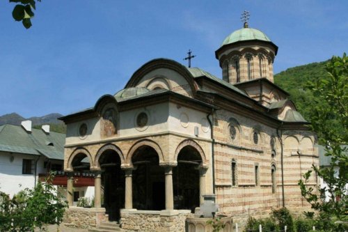 Studenți teologi în stagiu de practică la Mănăstirea Cozia