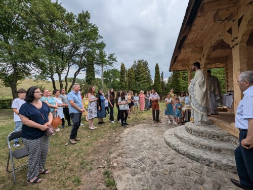 Tabără la Centrul „Sfânta Eugenia” de la Tărlungeni, judeţul Braşov