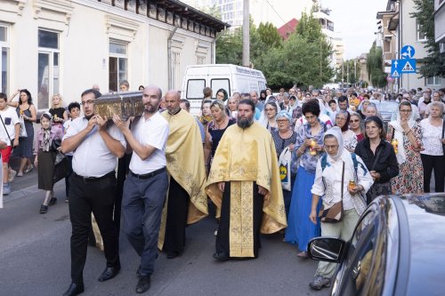 Procesiune cu moaștele Sfântului Pantelimon în centrul Capitalei