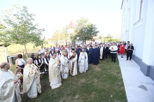 Slujire arhierească la Parohia Asuaju de Sus, Maramureş