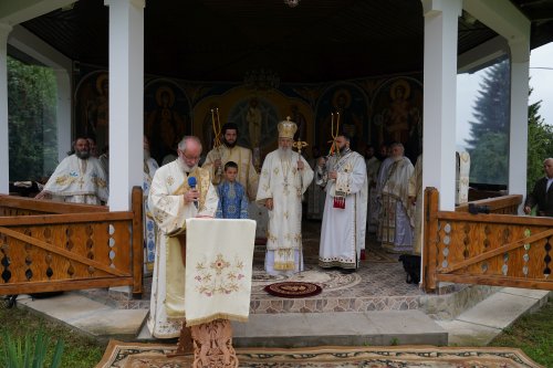 Înaltpreasfințitul Părinte Mitropolit Serafim prezent la hramul Schitului Icoana Nouă