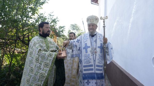 Binecuvântare arhierească la biserica din Gura Văii, Braşov