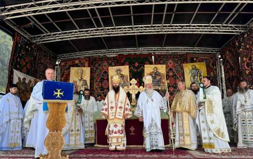 Biserica „Naşterea Maicii Domnului” din Măgura Ilvei a fost resfinţită de doi ierarhi