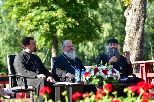 Părintele Pimen Vlad a conferențiat la Vaslui