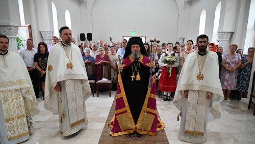 Dumnezeiască Liturghie în noua biserică a Parohiei Holod