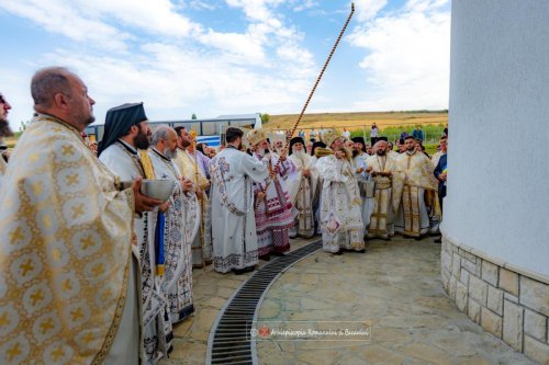 Sfințirea bisericii Mănăstirii Calapodești