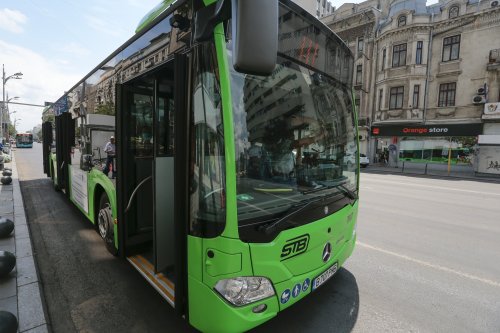 Mai multe autobuze în București