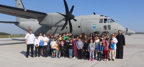 60 de copii prahoveni au vizitat Baza 90 Transport Aerian Otopeni