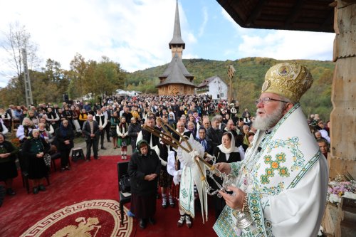 Mii de credincioşi la hramul Schitului Strâmtura