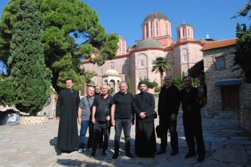 Pelerin în Sfântul Munte Athos cu binecuvântarea Maicii Domnului