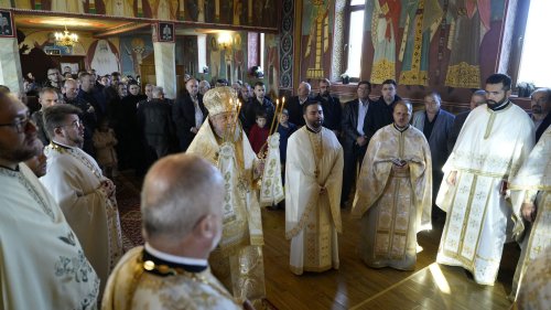 Pictura bisericii din Broşteni, judeţul Sibiu, a fost sfinţită