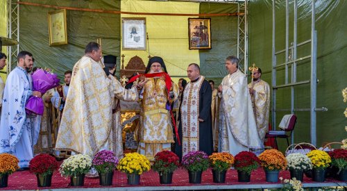 Veșmânt de har pentru biserica din Răchitiș, Bacău