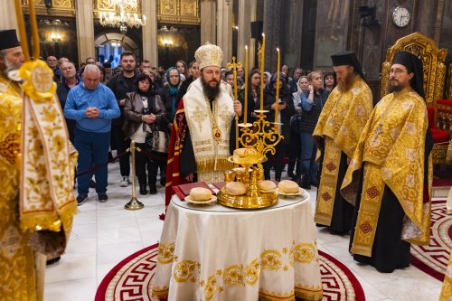 Rugăciune de laudă adusă Sfântului și Dreptului Lazăr la Catedrala Patriarhală