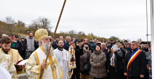 Sfințirea noii biserici din parohia vâlceană Olteanca