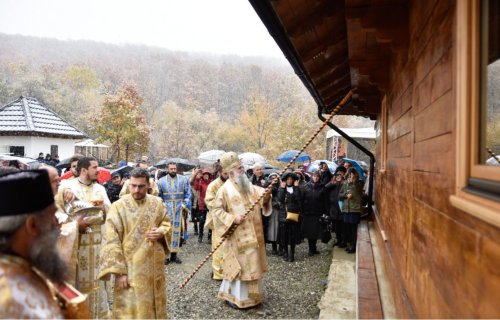 Sfințirea bisericii unei vetre monahale vâlcene