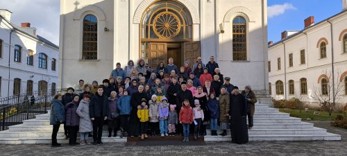 Pelerini bucureşteni în lavrele Vâlcii