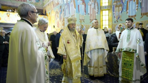 Liturghie arhierească în oraşul Victoria, judeţul Braşov