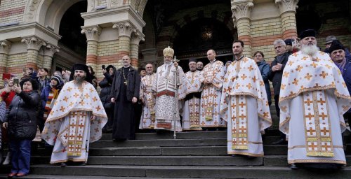 Mulţimi de credincioşi au prăznuit Crăciunul la Catedrala Mitropolitană din Sibiu