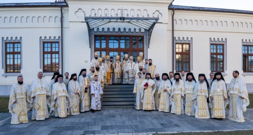 Unsprezece ierarhi, în rugăciune, la Roman, la ceas aniversar