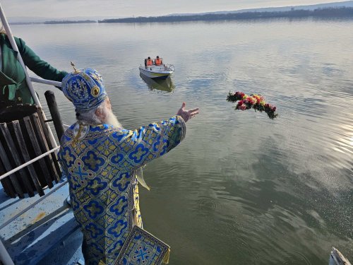 Procesiune de Bobotează la apele Dunări la Drobeta-Turnu Severin