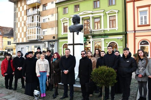 Manifestare culturală la bustul lui Mihai Eminescu din Caransebeș