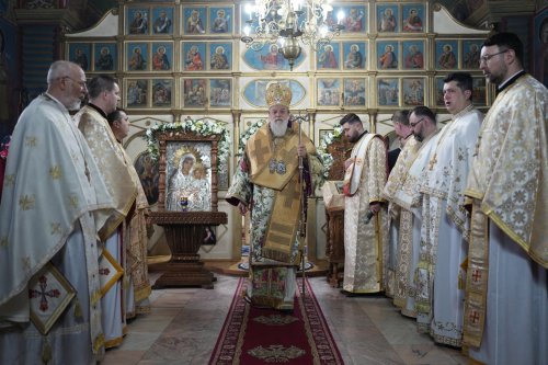 Hirotesii în biserica Parohiei Sudiţi din Ialomița