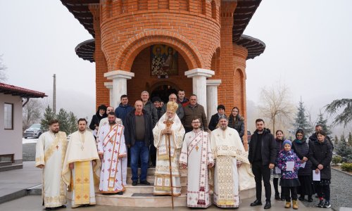 Vizită arhierească la un schit din Argeș