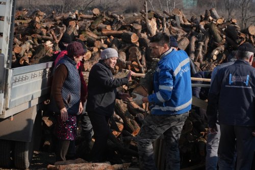 Lemne oferite sinistraţilor din judeţul Galaţi