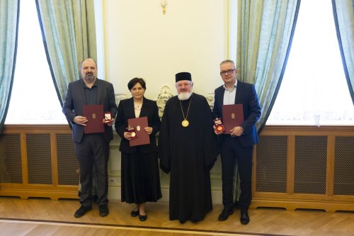 Distincții pentru jurnaliști TVR din partea Patriarhului României