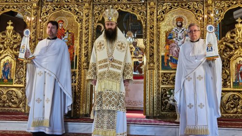 Episcopul Irlandei și Islandei la o parohie din Timișoara