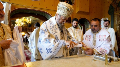 Biserica „Adormirea Maicii Domnului” din Râşnov a fost sfinţită