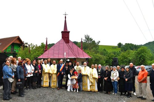 Vizită arhierească într-o mică comunitate din Banat