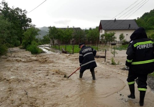 Ploi şi risc de inundaţii