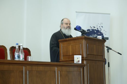 Episcopul Hușilor a prezentat teme din teologia palamită