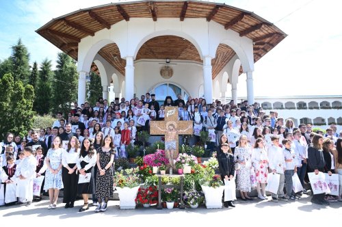 Întâlnirea Tinerilor Ortodocși Bihoreni la Mănăstirea „Sfânta Cruce” din Oradea 