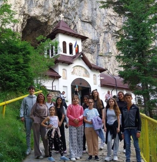 Au început taberele de tineret ale Arhiepiscopiei Târgoviștei