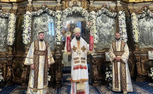 Liturghie arhierească la Catedrala Arhiepiscopală din Roman